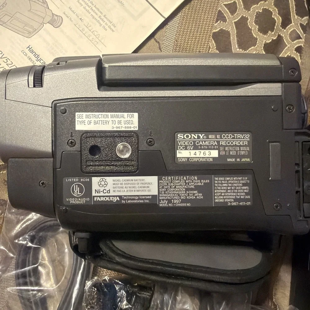 Sony Handycam CCD-TRV118 NTSC Hi-8 Video Camcorder - FOR PARTS OR REPAIR
